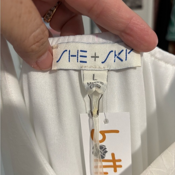 🌺NWT Lucia sleeveless smocked tiered dress - Picture 2 of 2